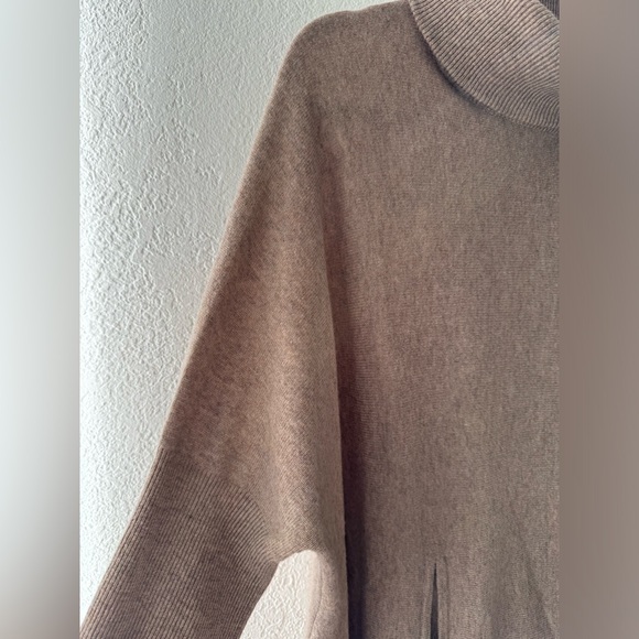 Garnet Hill Tan Cashmere Wool Oversized Kangaroo Pocket Turtleneck Sweater M - Picture 9 of 16